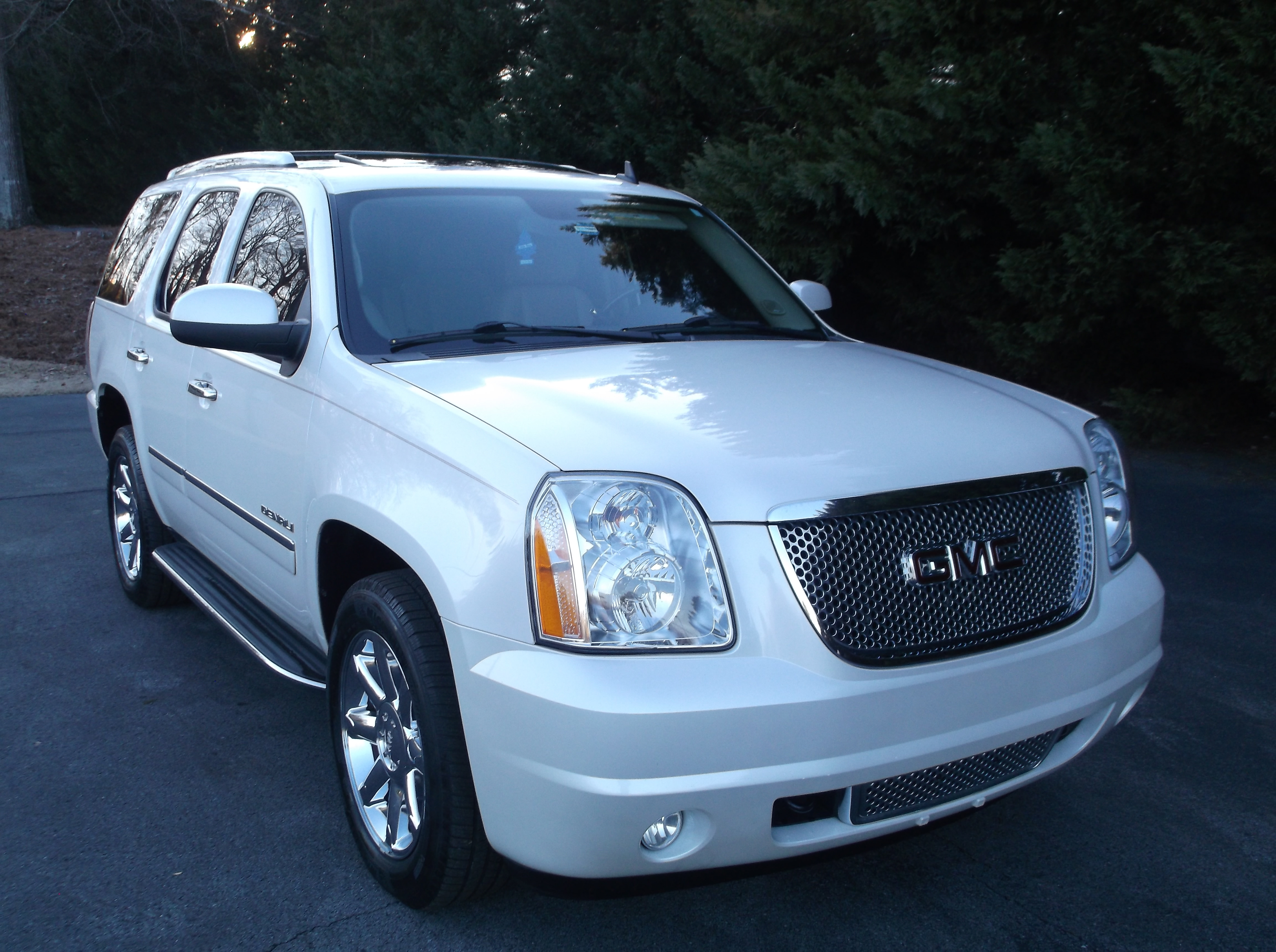 https://0201.nccdn.net/4_2/000/000/038/2d3/2011YukonDenaliWhite_0034-4608x3440.jpg