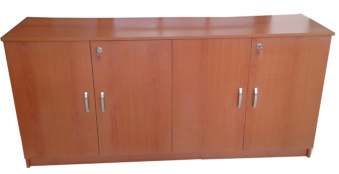 CREDENZA 2 CUERPOS.
Elaborad en melamina 
Color a selección del Cliente.
4 puertas abatibles.
Bandeja interna fija para ambas secciones.
Tiempo de Fabricación de 3-4 días hábiles.

