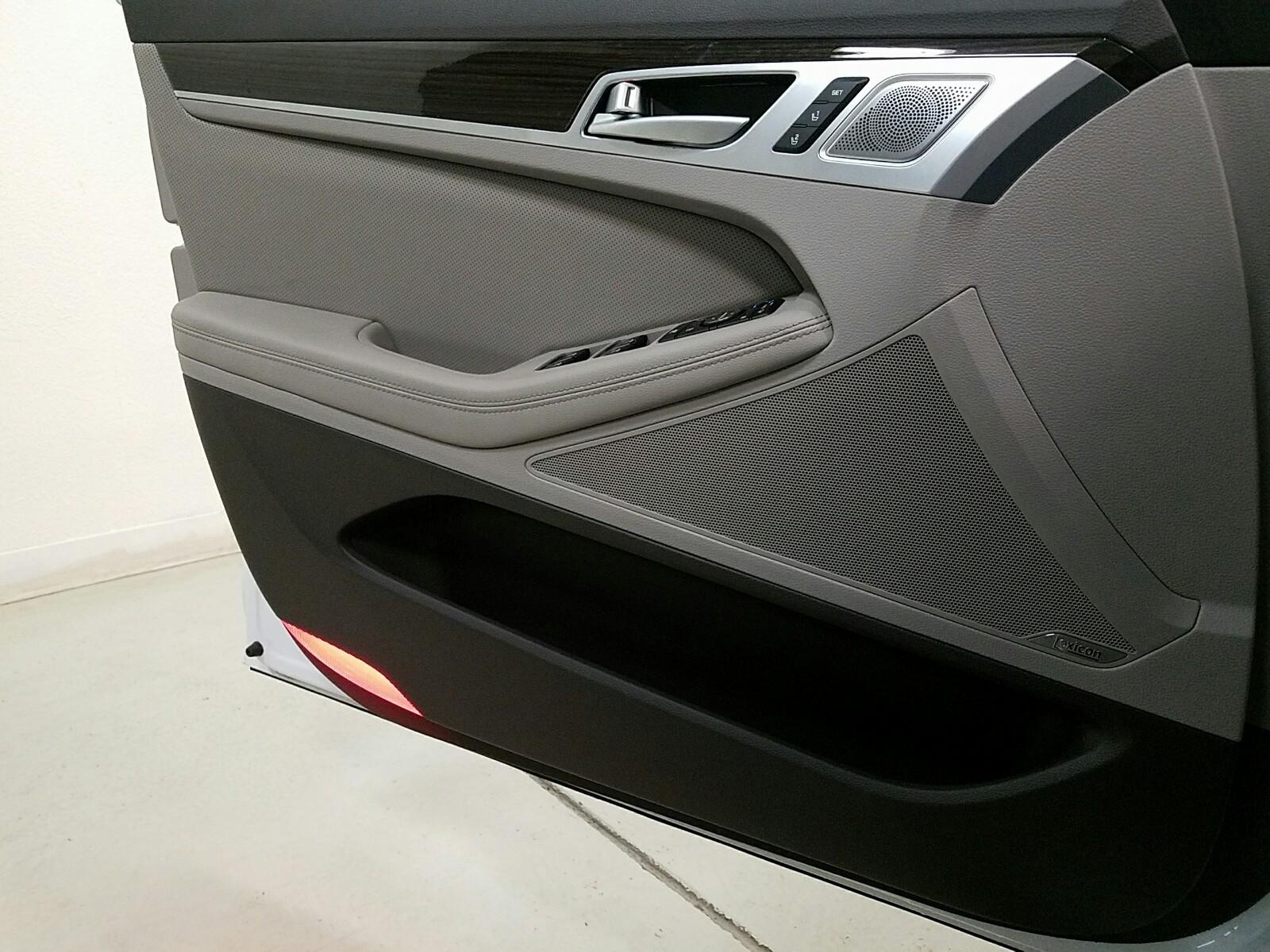 DRIVERDOORPANEL