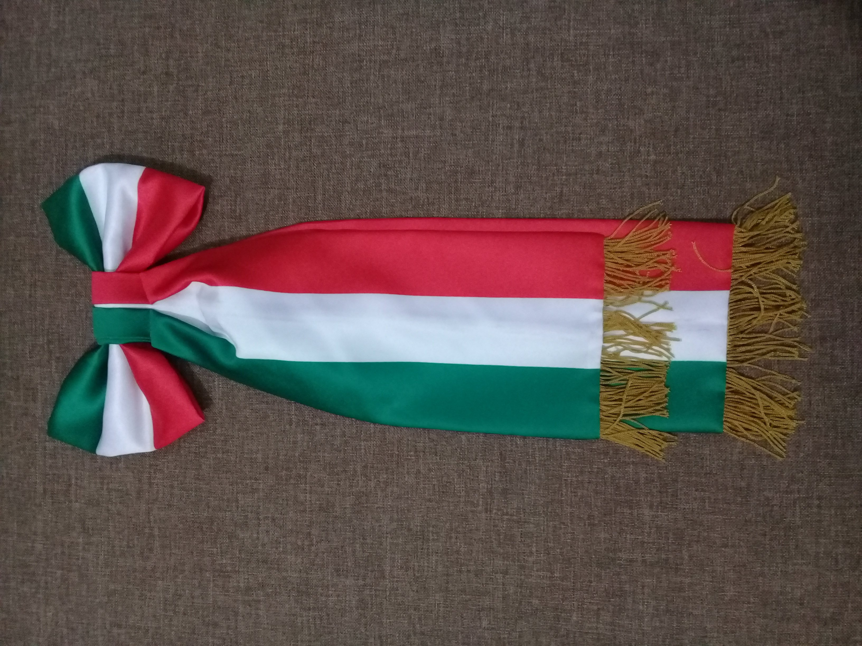 Mo&#xF1;o tricolor para bandera