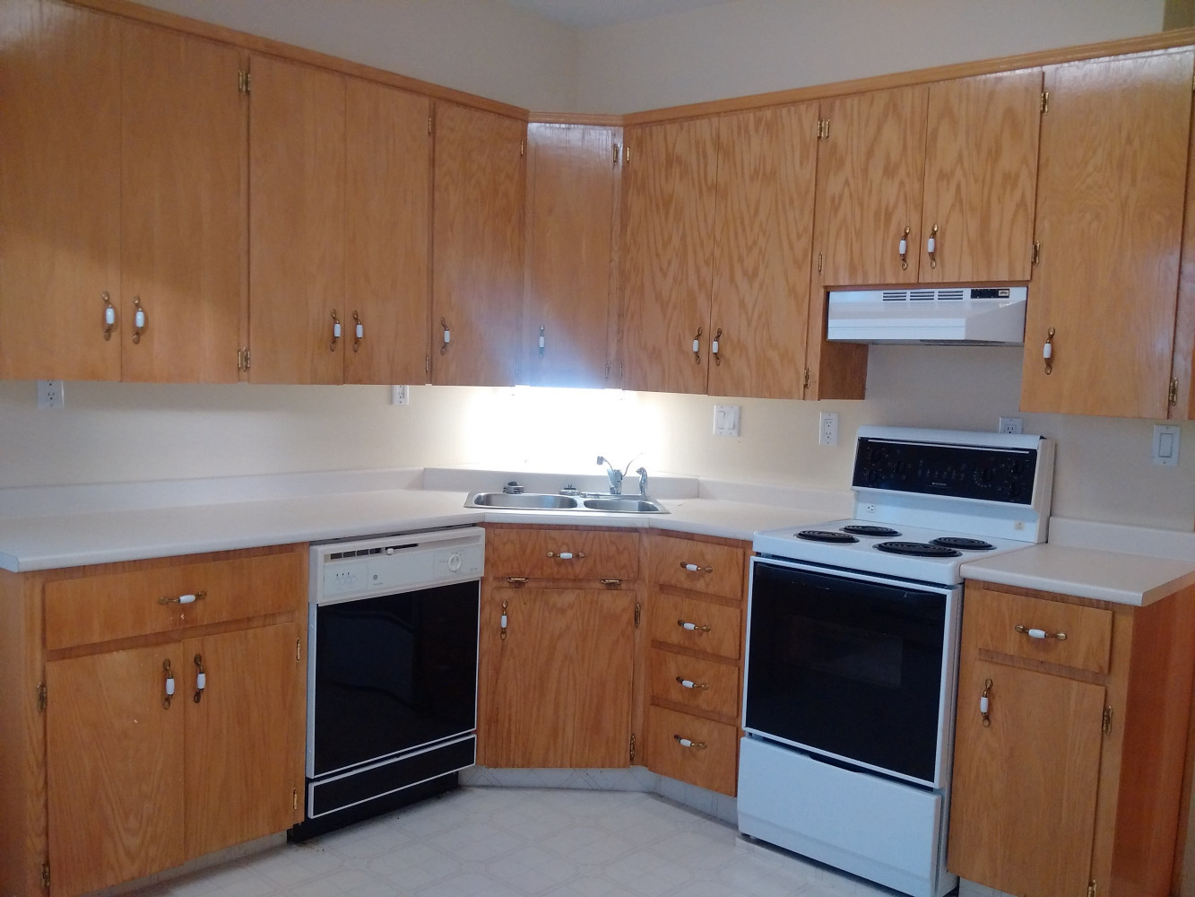 434 Lancaster #2 Kitchen