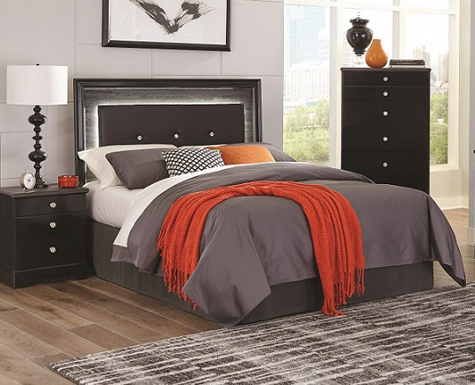 335 Kaylyn
Chest, Queen Bed