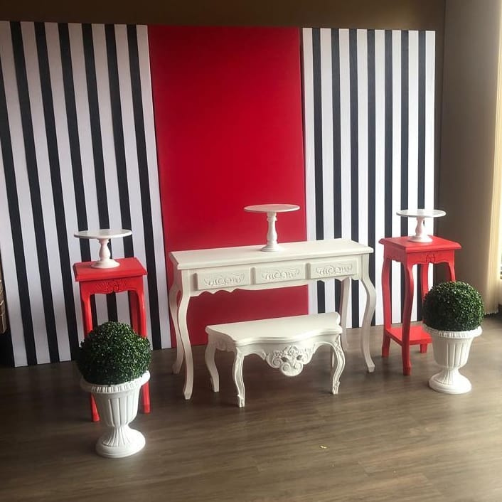 * Blanca Rectangular 3 Gavetas
1.20 Ancho
40cm Profundidad
80cm Alto
$ 100.000
* Auxiliares Rojas
37x37cm
80cm Alto $ 50.000