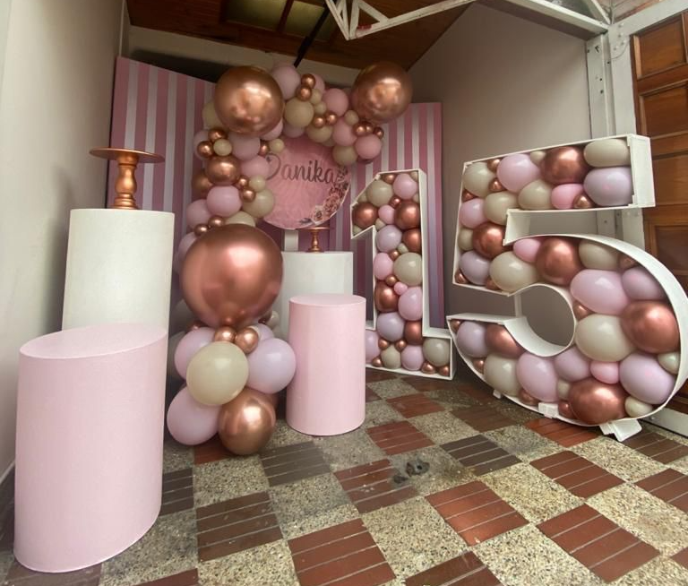 Numero 1 Hueco Para Globos
Medidas: 1.40 Metros
Con Globos $140.000
Sin Globos $60.000
Numero 5 Hueco 1.40
Con globos $150.000
Sin globos $60.000
Unidad