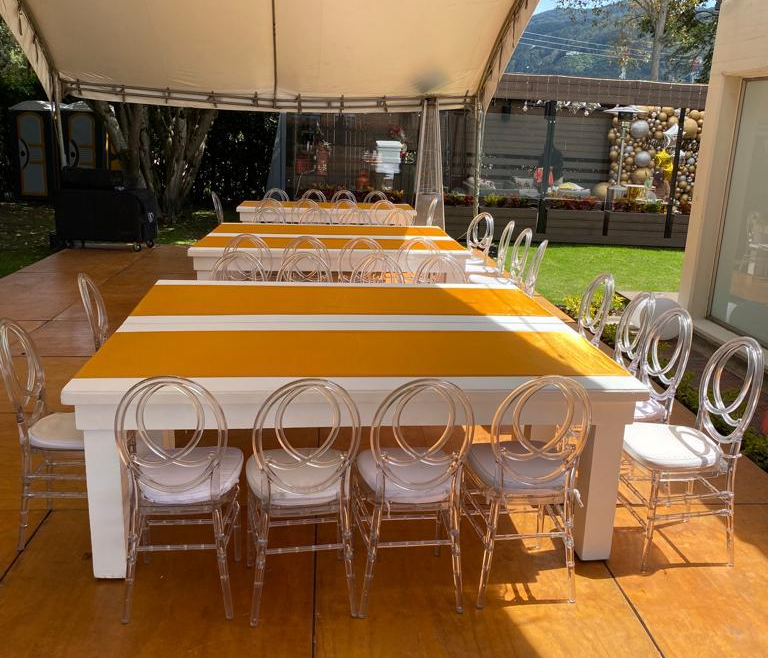 Mesa Rectangular de Madera Blanca
Medidas: 2.20m x 1m
$90.000
sin silla