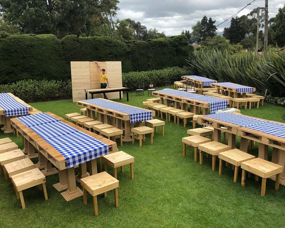 * Picnic Alta + 6 Bancas
+ Camino Cuadros Azules
$ 80.000
{ Una sola mesa }