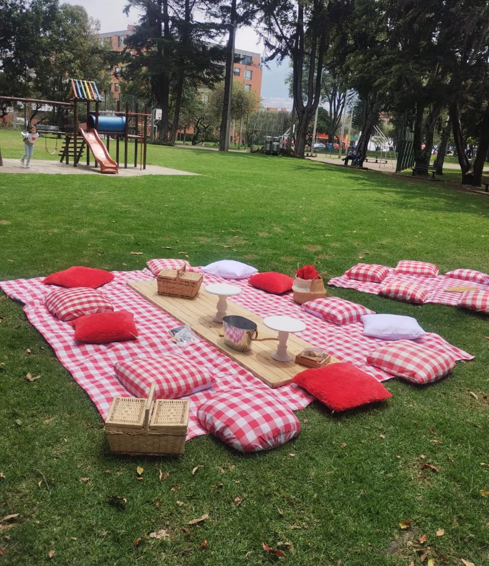Descubre el Picnic para 14 personas
❤️ Ideal para compartir momentos
especiales al aire libre.
$240.000