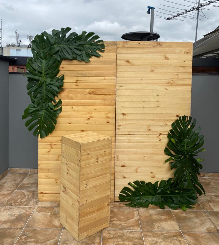 Altura 2.20m X 1.04m
Imagen referencia 2 modulos
Pared enchapa color Natural
 $ 50.000 precio unitario
Arte en follaje natural
 $ 50.000