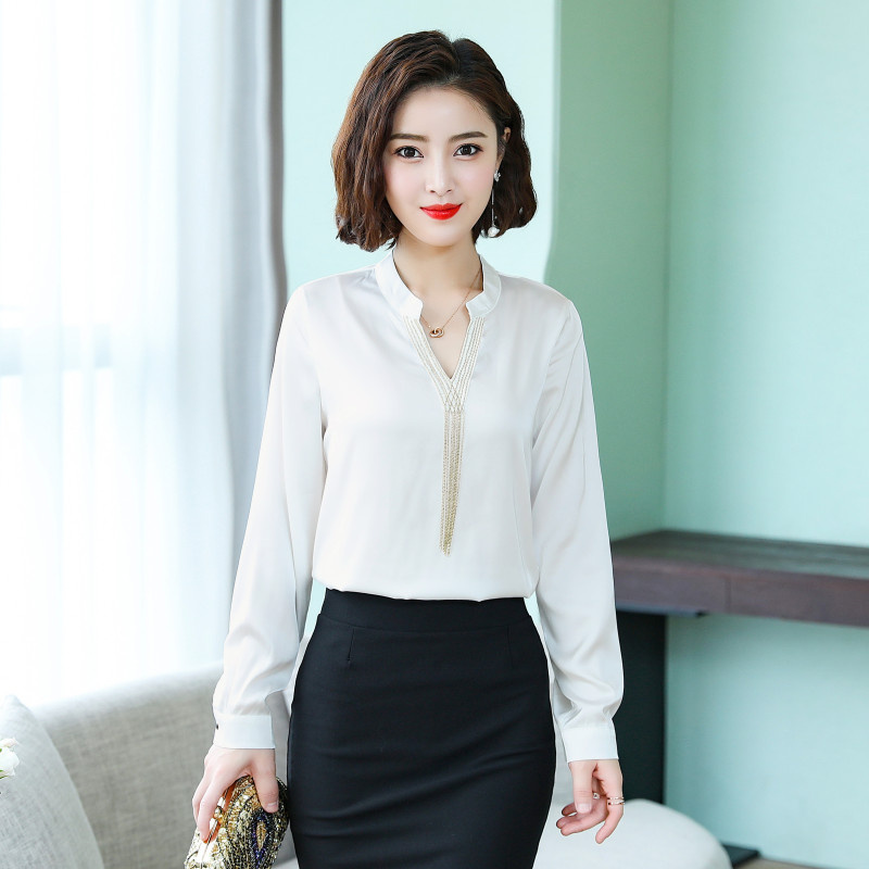 https://0201.nccdn.net/4_2/000/000/038/2d3/Blusa-Blanca-con-aplique-dorado-800x800.jpg