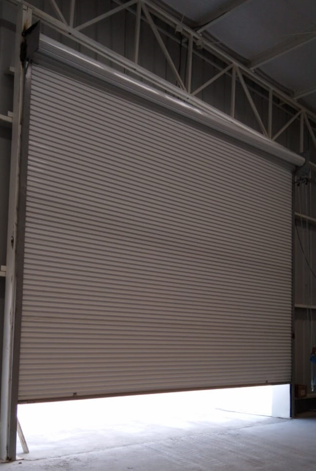 Cortina duela plana blanca cal.24  con mecanismo de cadena