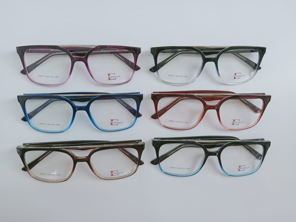 Modelo: E9813
Colores: Negro brilloso, Gris, Blanco y Negro mate