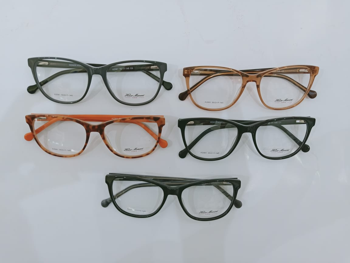Modelo: A2061
Colores: Naranja, Negro, Gris