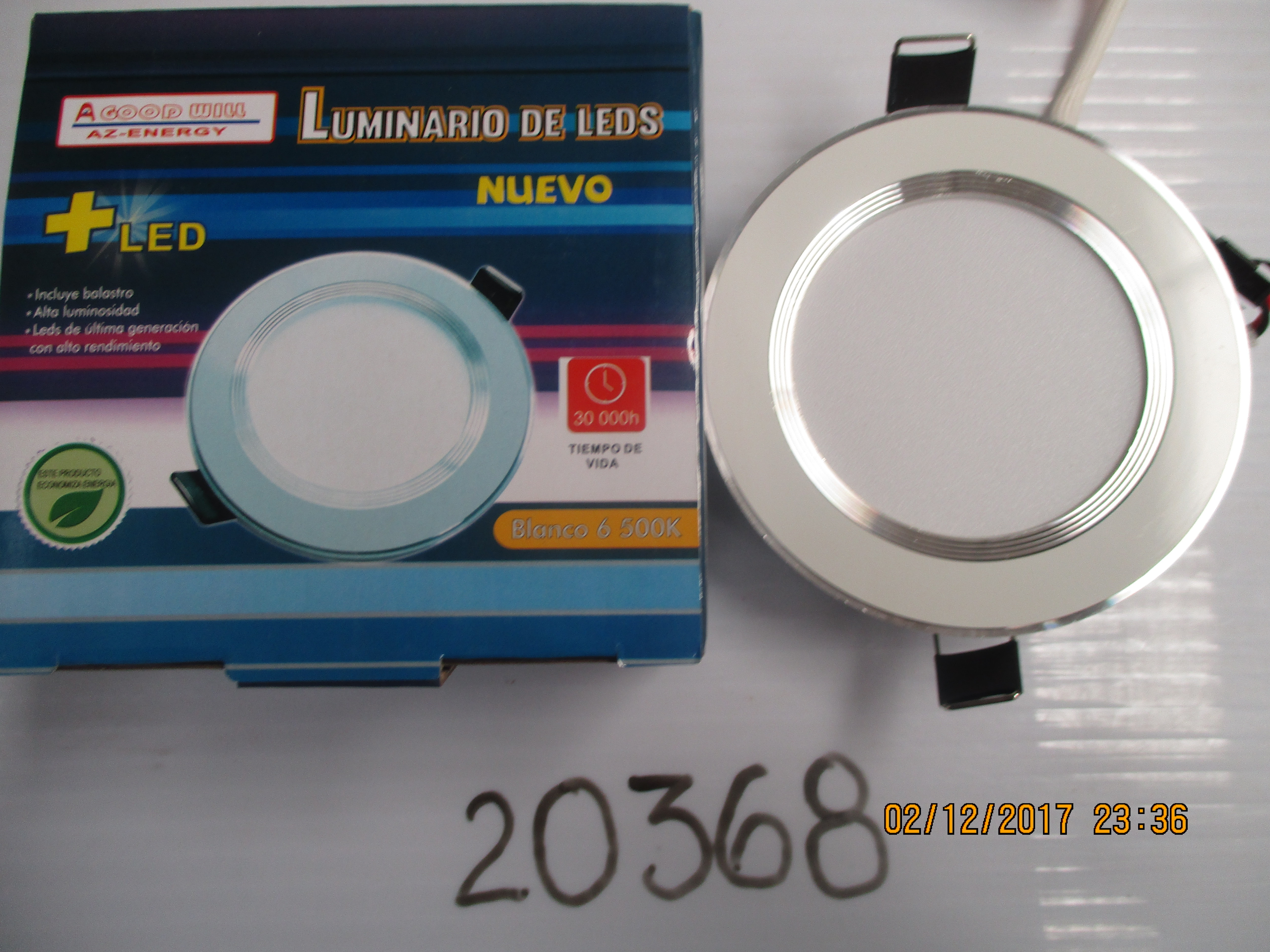 LUMINARIO DE LED BLANCO CON PLATA 
CÓDIGO: 20368
MARCA: GOODWILL
 