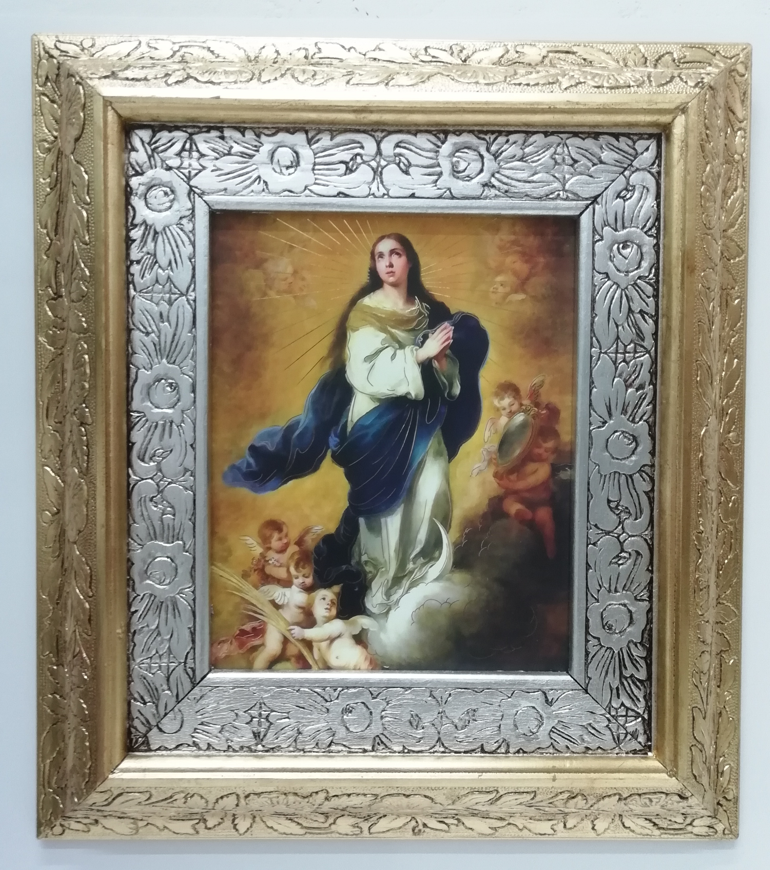 VIRGEN DE LA INMACULADA CONCEPCIÓN
litografia en marco de madera oro y plata 20cm x 25cm - 30cm x 40cm

preguntar por existencias.