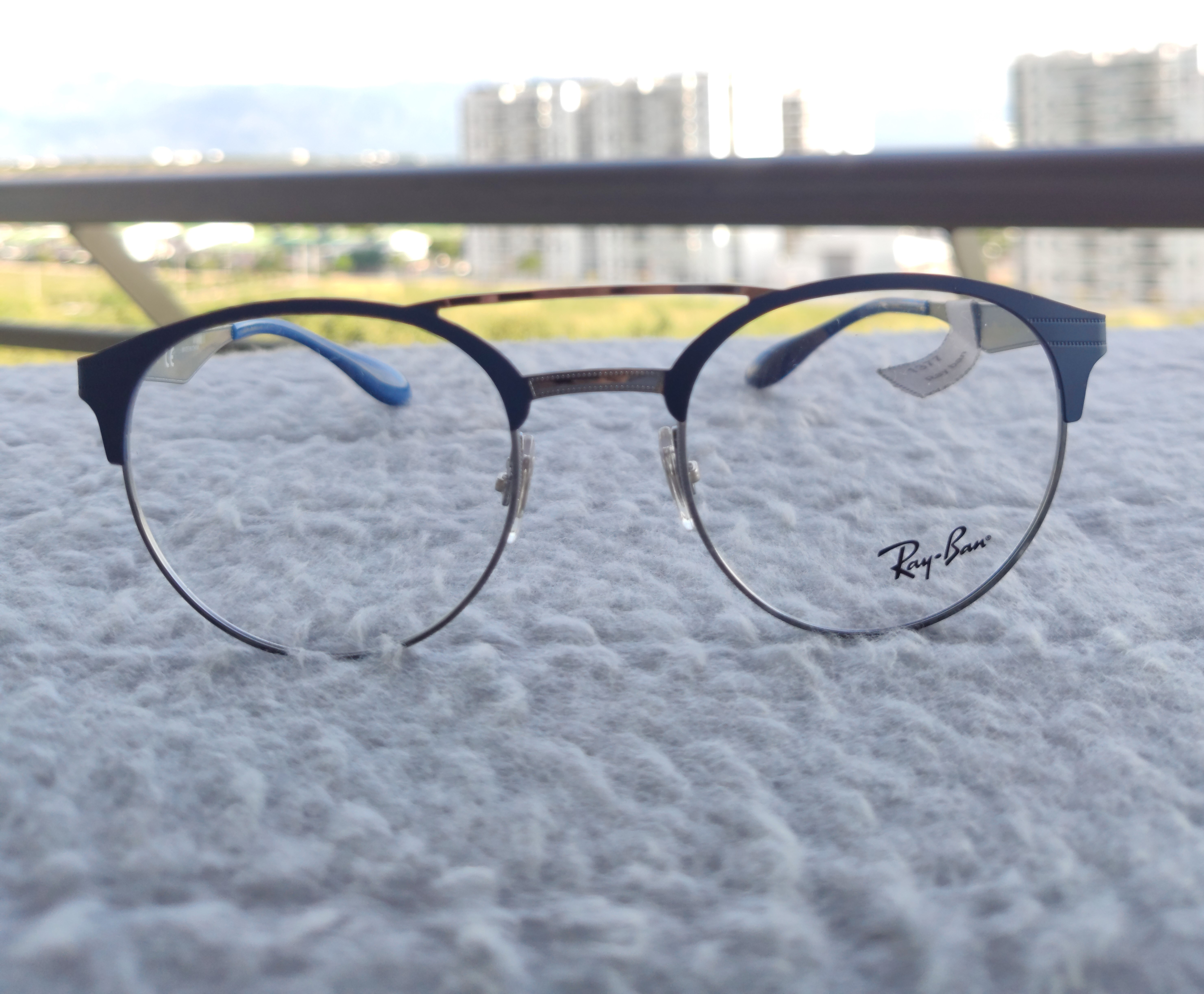 RAY BAN