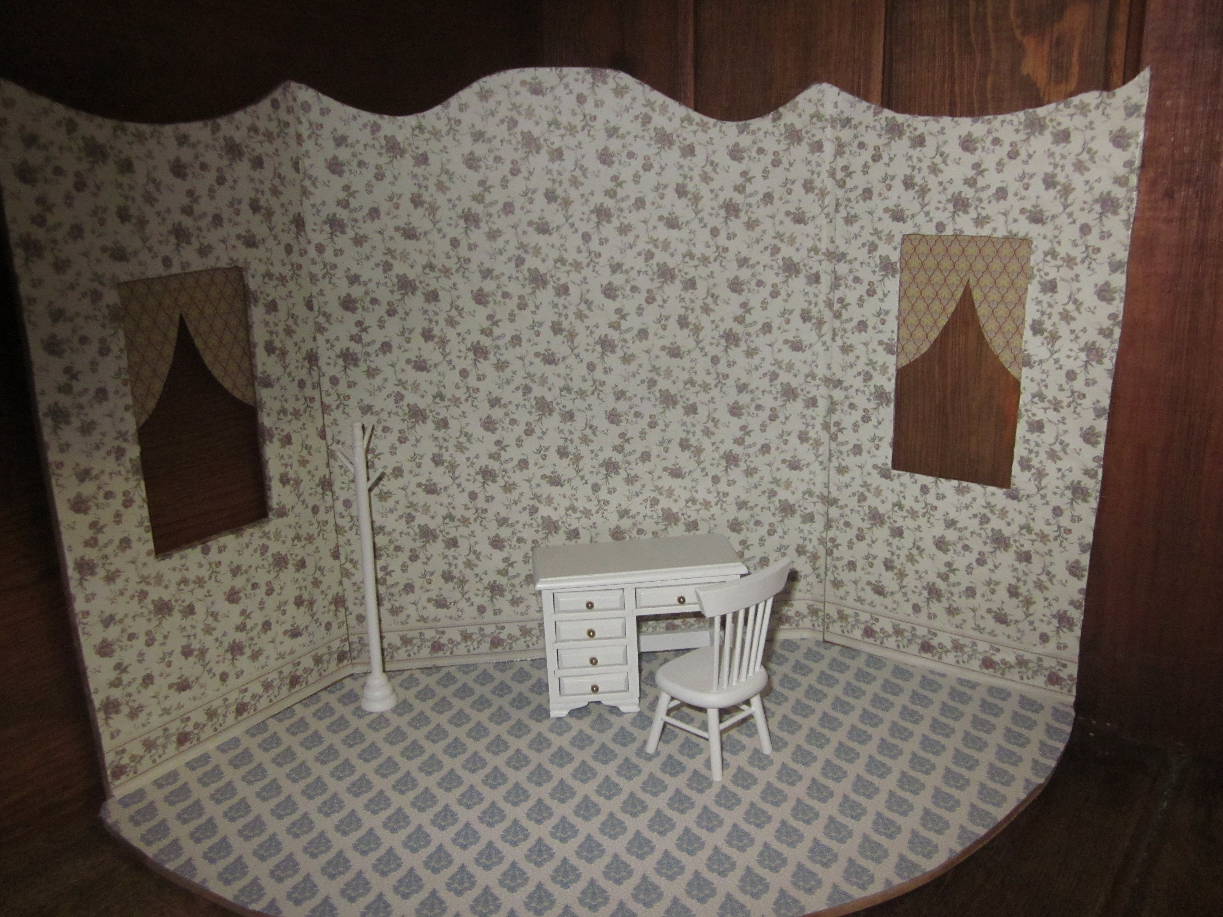 WHITE YOUTY DESK SET