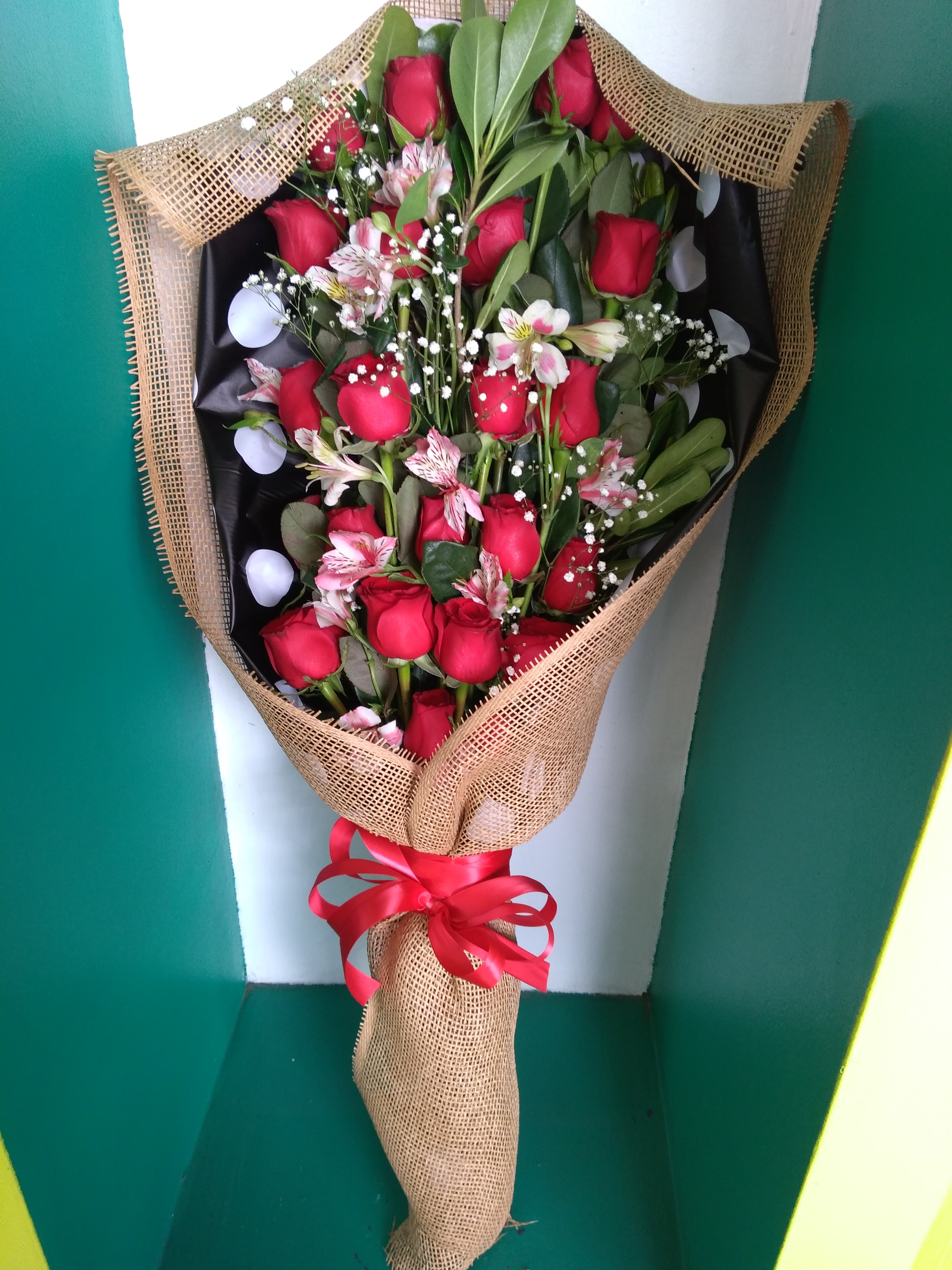 Ramo 24 rosas rojas
$600