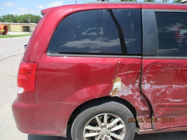 2014 Dodge Caravan
Quarter/Door Damage