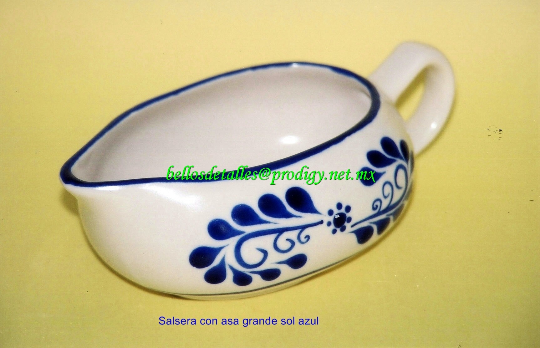 https://0201.nccdn.net/4_2/000/000/038/2d3/Salsera-con-asa-grande-sol-azul-1726x1112.jpg