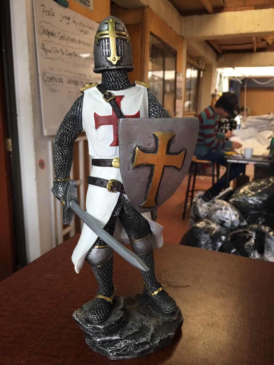 Escultura en resina a color