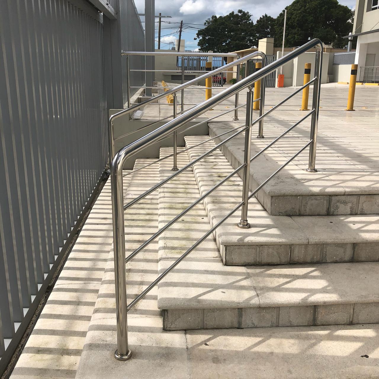 Universidad O&M
Barandas en acero