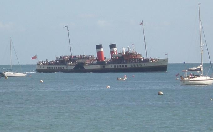 The Waverly Steamer approaching the pier