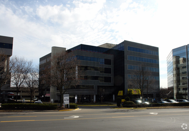 8607 Westwood Center 
Tysons Corner, VA 22182