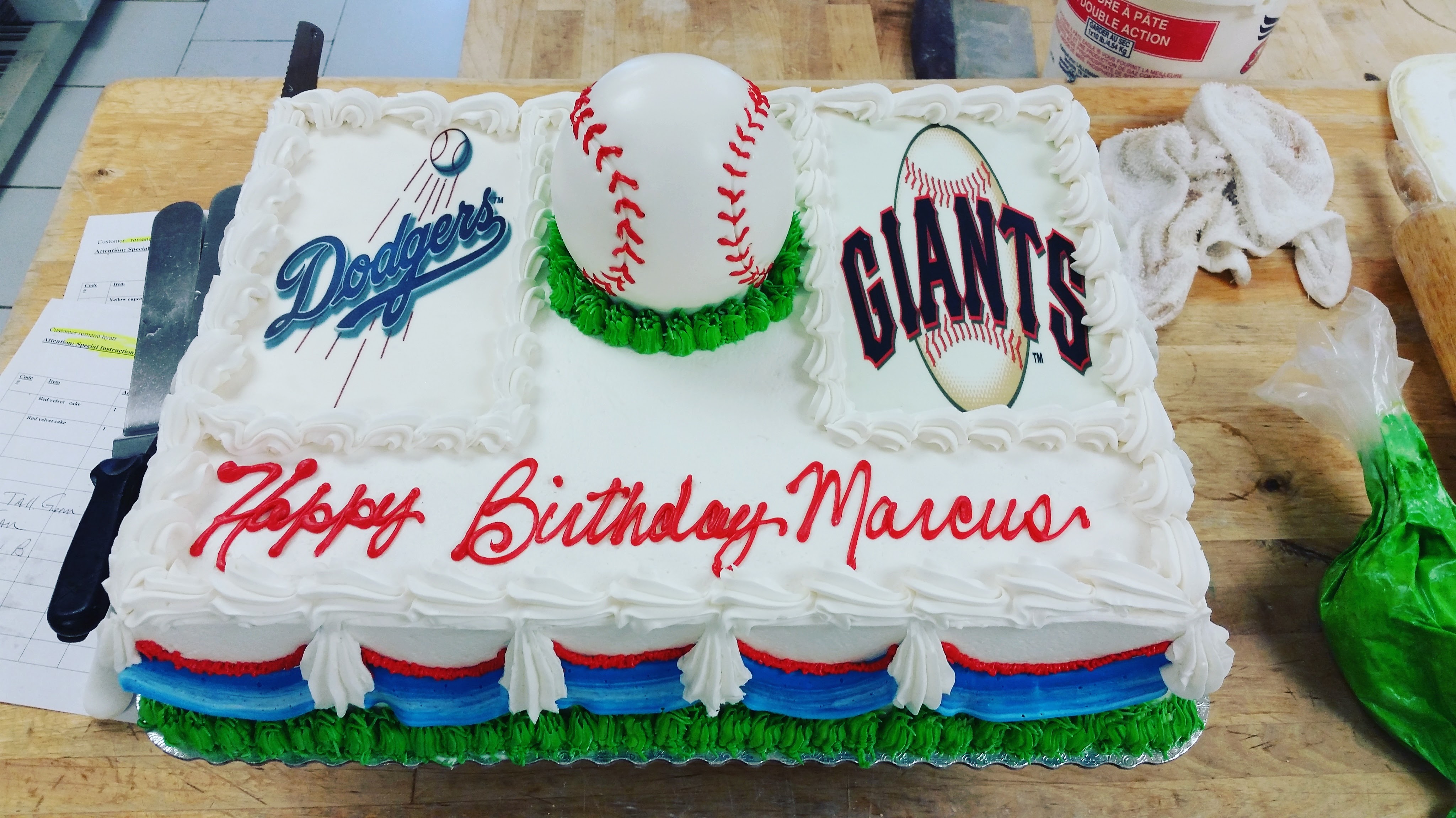 https://0201.nccdn.net/4_2/000/000/038/2d3/baseball-birthday-cake.jpg