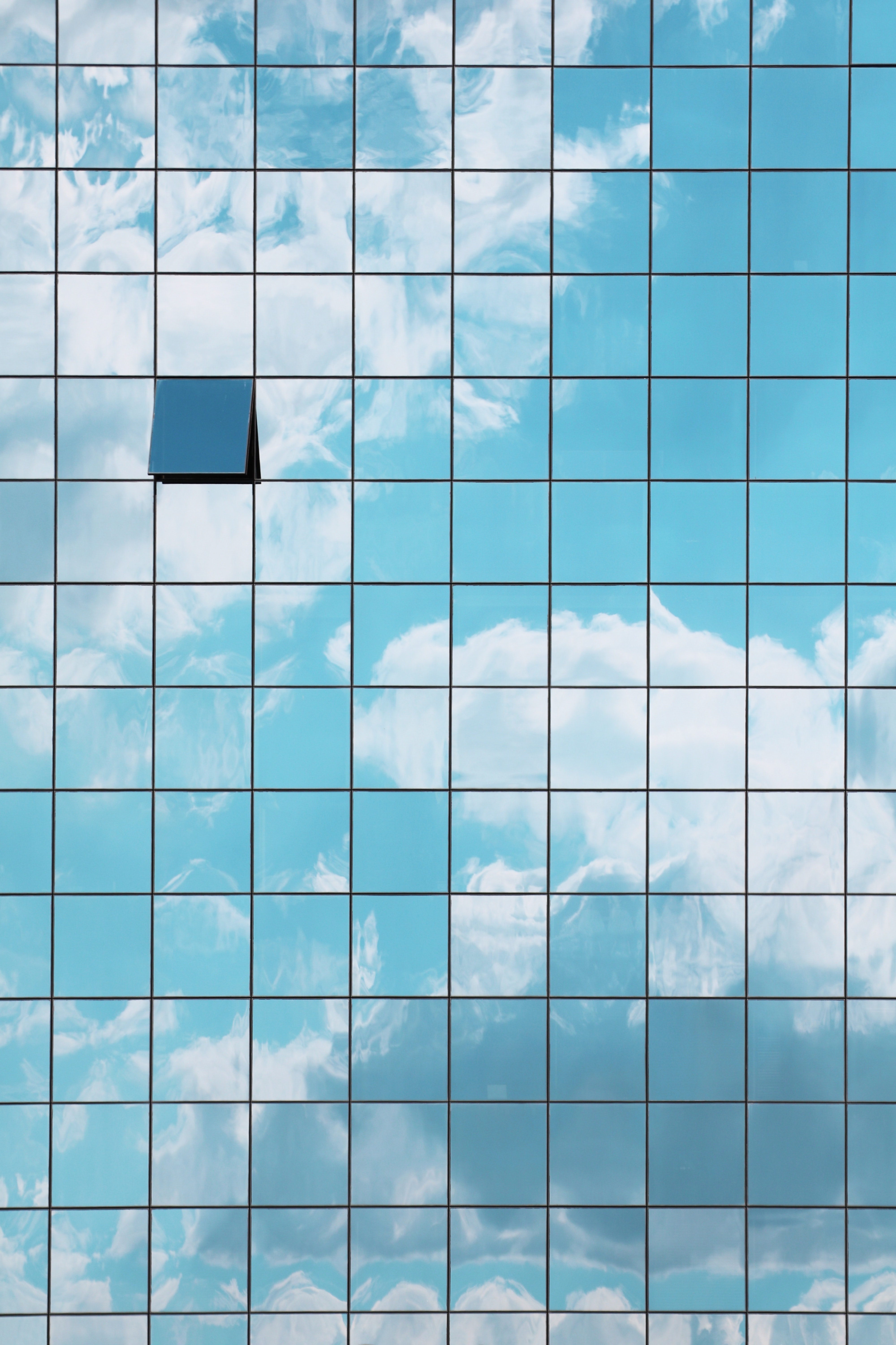 https://0201.nccdn.net/4_2/000/000/038/2d3/building-clouds-facade-412842-4000x6000.jpg