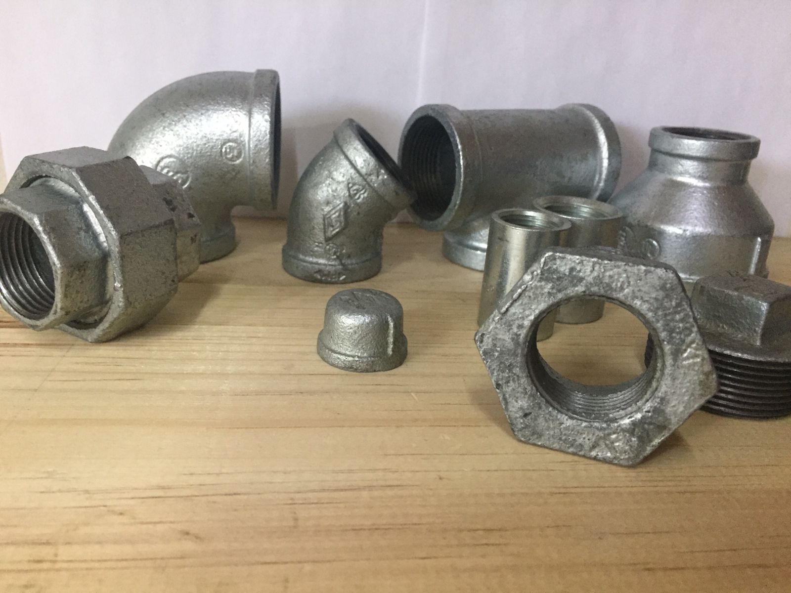CONEXIONES GALVANIZADAS ROSCADAS 150 LBS.