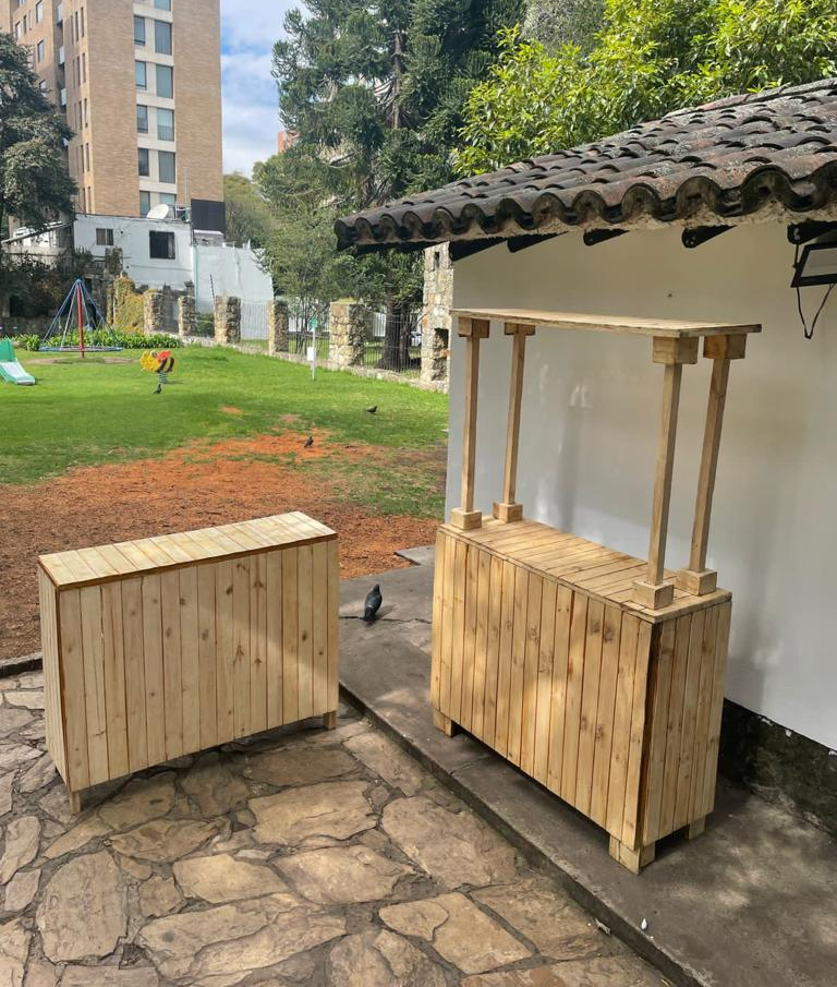 Estación de Bebidas
2.20m Altura Total
1.28m Ancho
48cm de Profundidad
$160.000
Modulo de Barra
$130.000
c/u