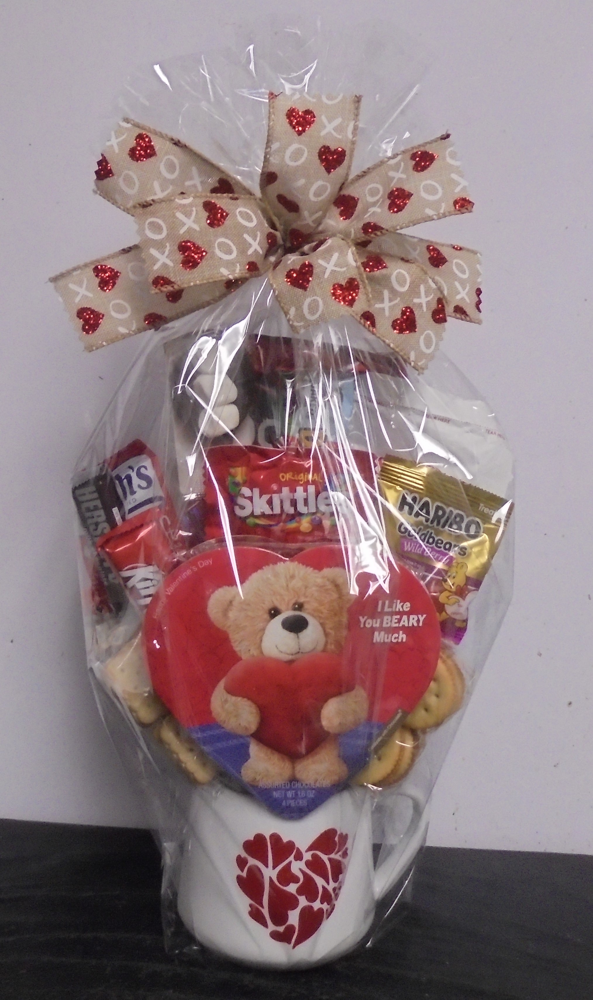 (26)  "Valentine" Mug Candy Bouquet
$35.00