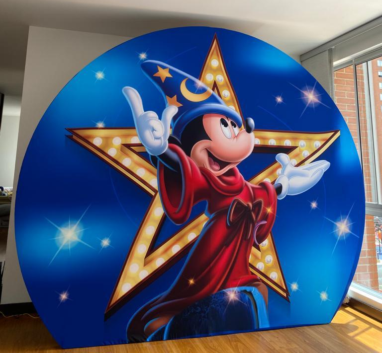 Pared Circular Tematica Mickey
$250.000 en Alquiler
Diámetro 2.60m