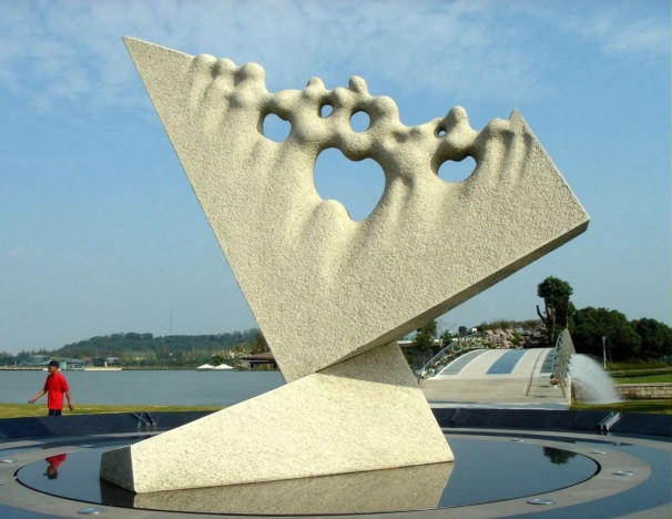 Towards Infinity - Kinetic clock - Grey granite - 600x490x450 cm. Shanghai Sculpture Park - China
