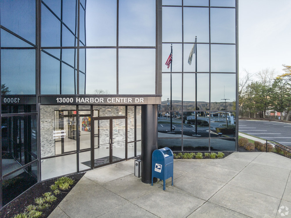 https://0201.nccdn.net/4_2/000/000/038/2d3/harbor-center-entrance.jpg
