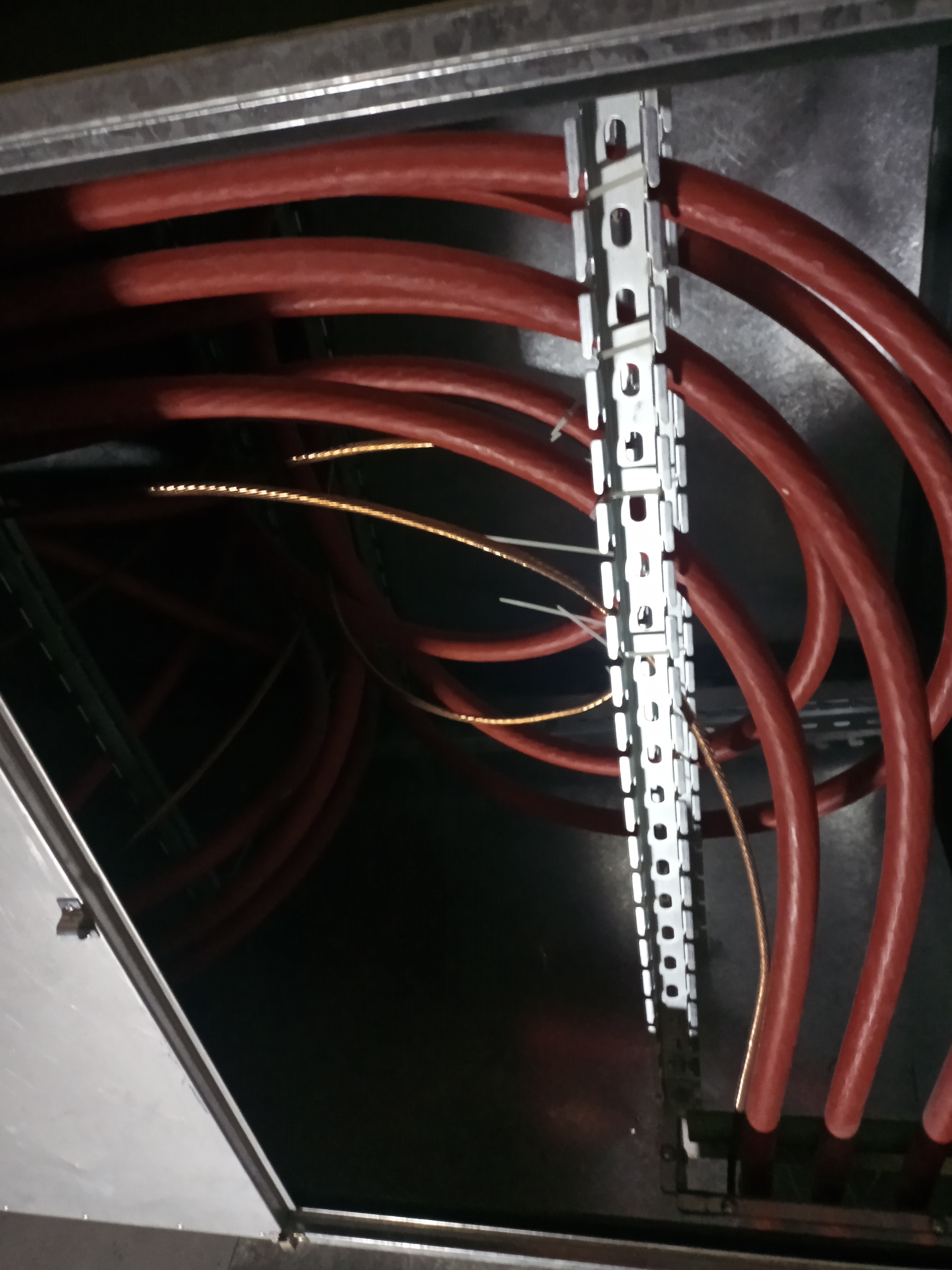 SÓTANO DE ESTACIONAMIENTO