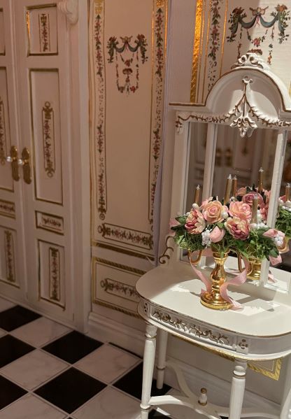 Doors to Dining Room;
Table and Pedestals from 
Dolls House Emporium