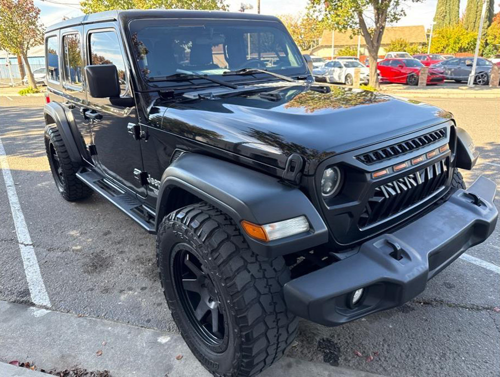 2018 Jeep Wrangler Unlimited All New Sport SUV 4D
Miles: 95,420
Drive: 4WD
Trans: Automatic, 8-Spd
Engine: V6, 3.6 Liter
Stock: 1605
VIN: 1C4HJXDG2JW181780