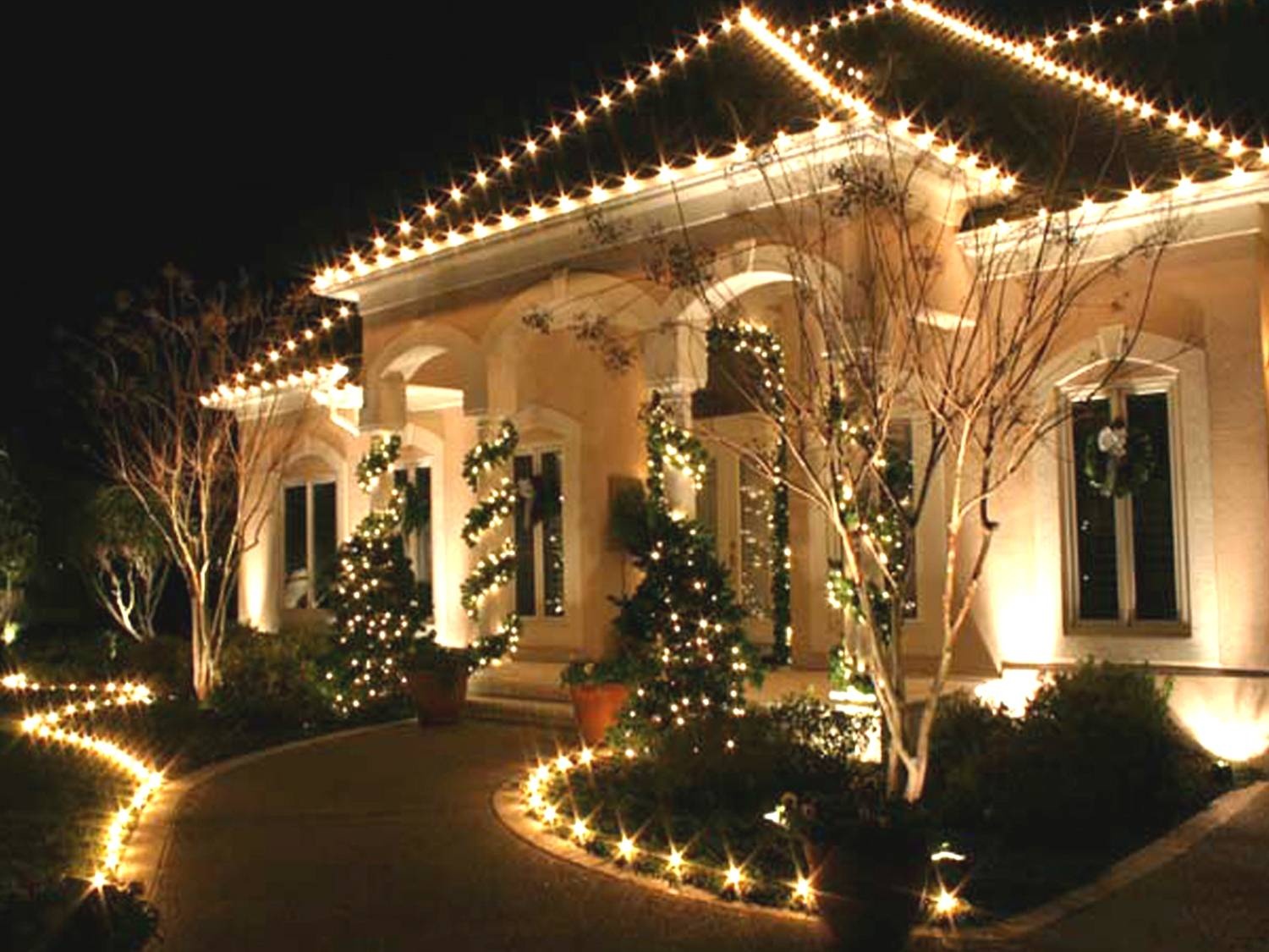 https://0201.nccdn.net/4_2/000/000/038/2d3/led-outdoor-christmas-lights-1500x1125.jpg