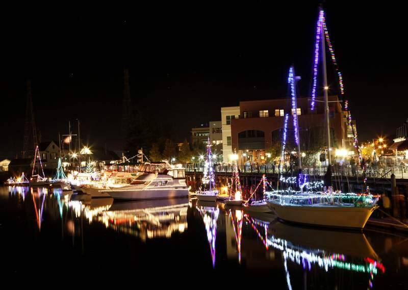 https://0201.nccdn.net/4_2/000/000/038/2d3/lighted-boat-4.jpg