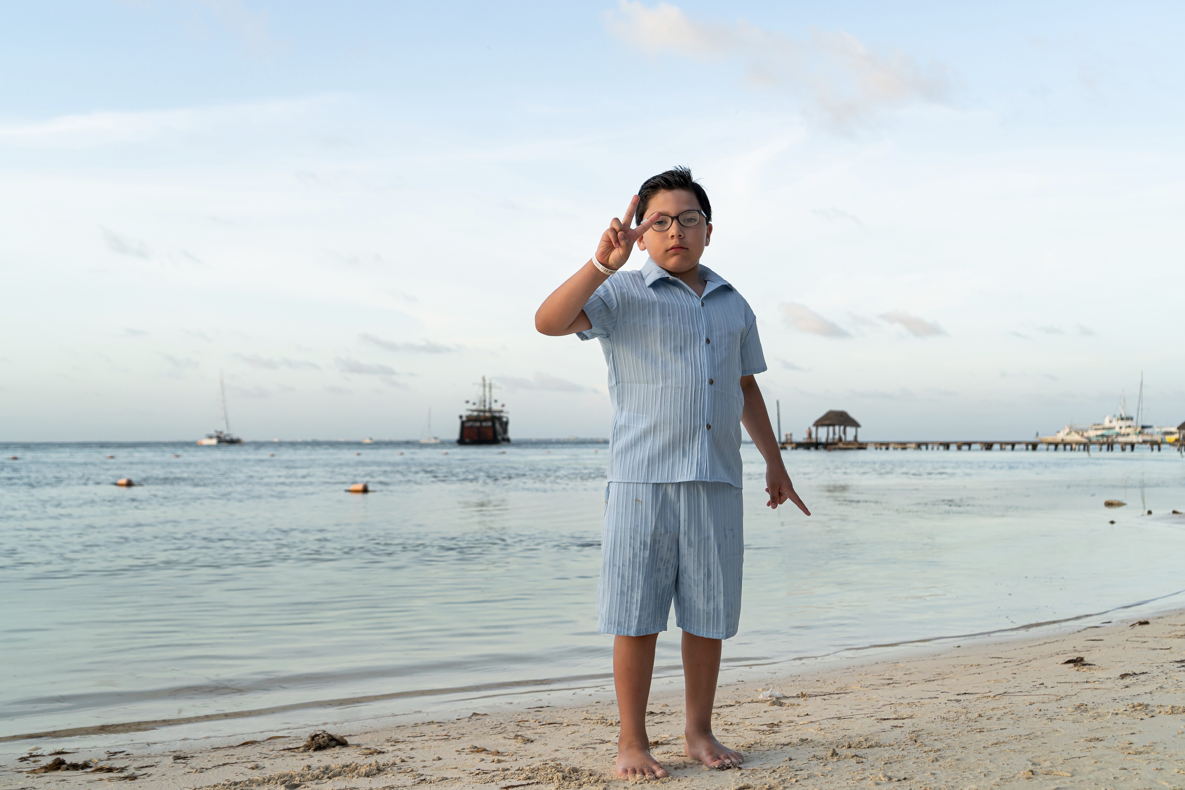 https://0201.nccdn.net/4_2/000/000/038/2d3/luxartifices-riviera-maya-beach-family-photos0031.jpg