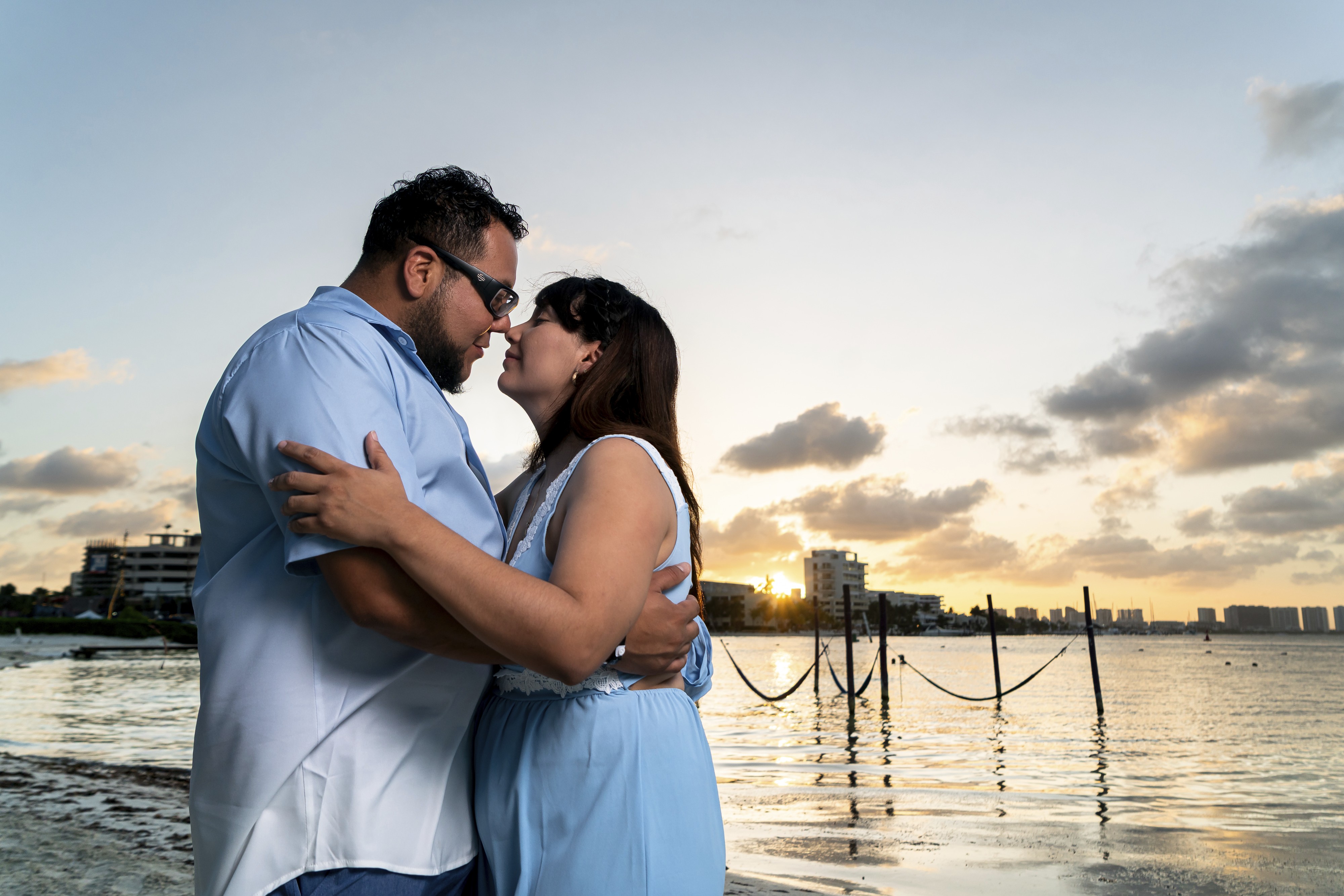 https://0201.nccdn.net/4_2/000/000/038/2d3/luxartifices-riviera-maya-beach-family-photos0036.jpg