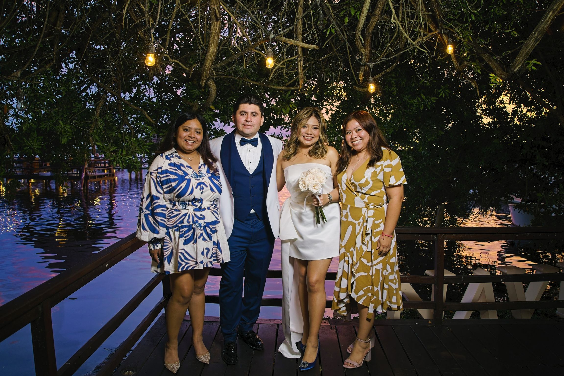 https://0201.nccdn.net/4_2/000/000/038/2d3/luxartifices-wedding-navios-cancun-bride-and-groom-sunset043.jpg