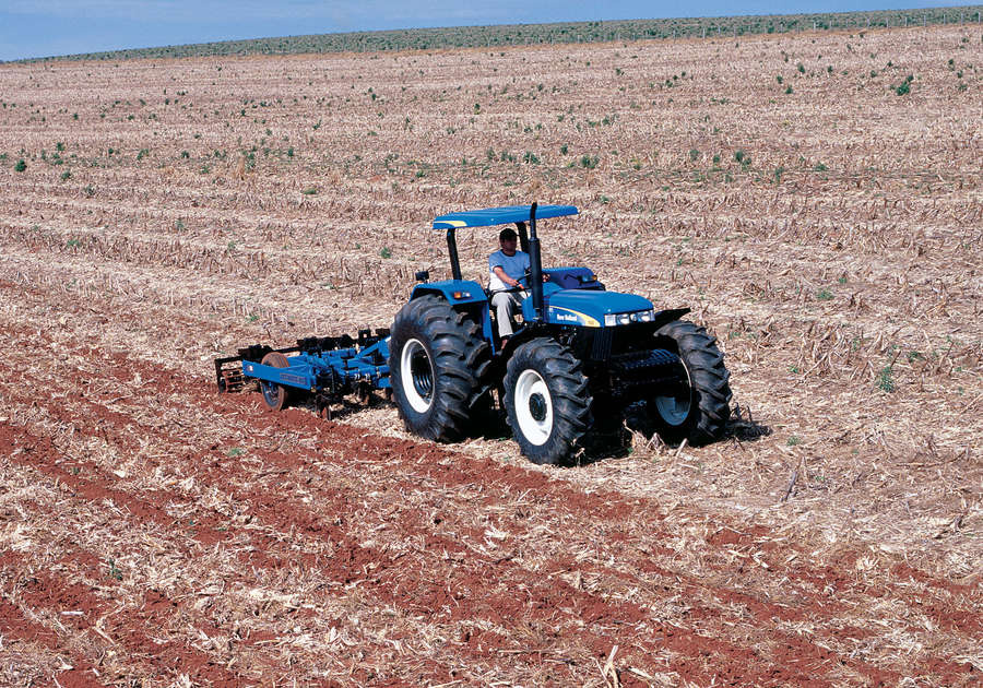 https://0201.nccdn.net/4_2/000/000/038/2d3/newholland-agriculture-tratores-serie30-110-900x630.jpg