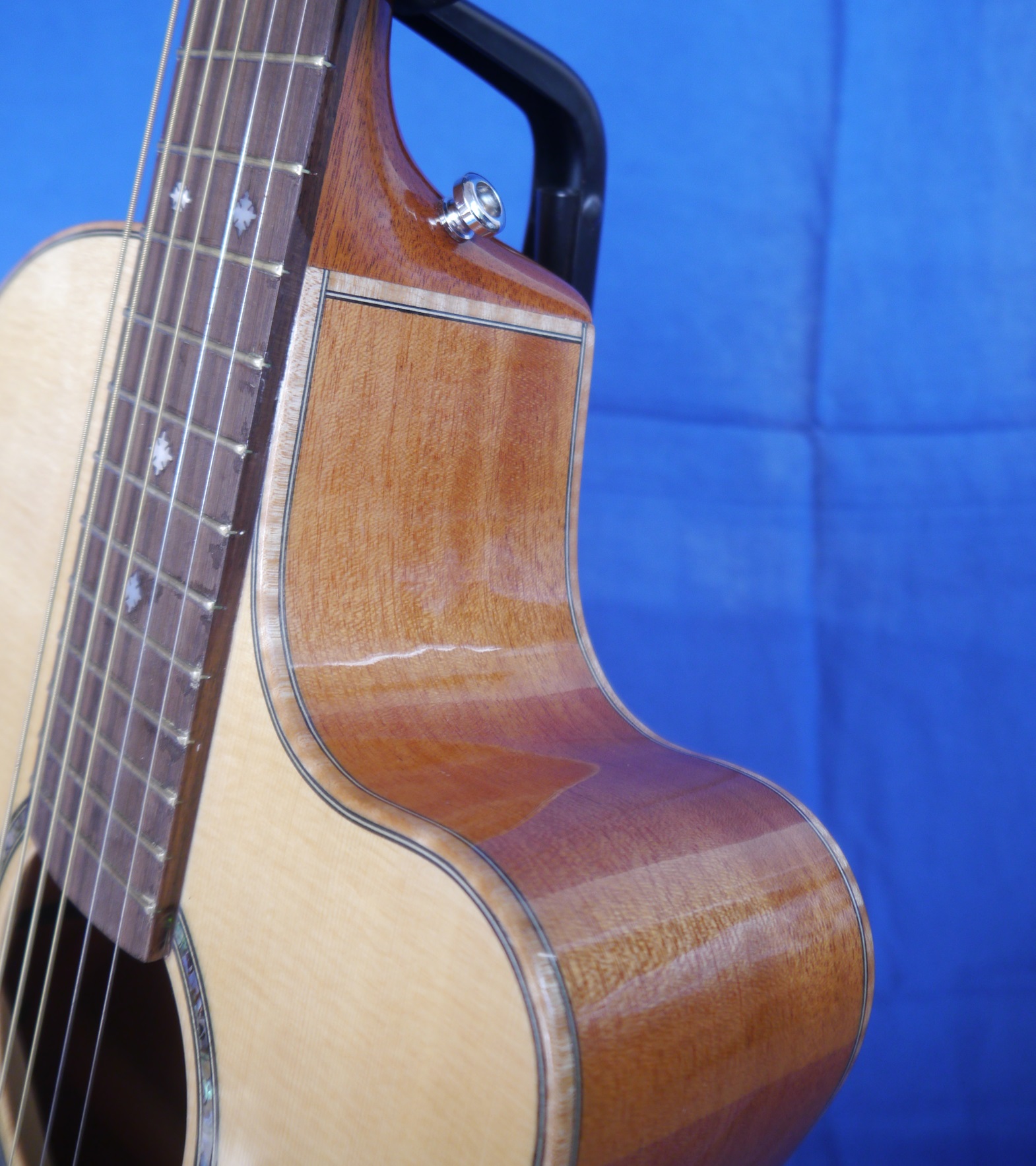 https://0201.nccdn.net/4_2/000/000/038/2d3/ooo-mahogany-cutaway.jpg