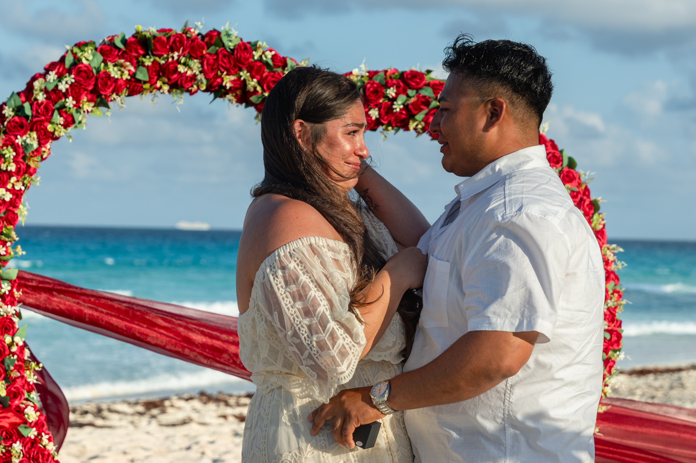 https://0201.nccdn.net/4_2/000/000/038/2d3/romantic-mariachi-proposal-in-cancu%CC%81n069.jpg