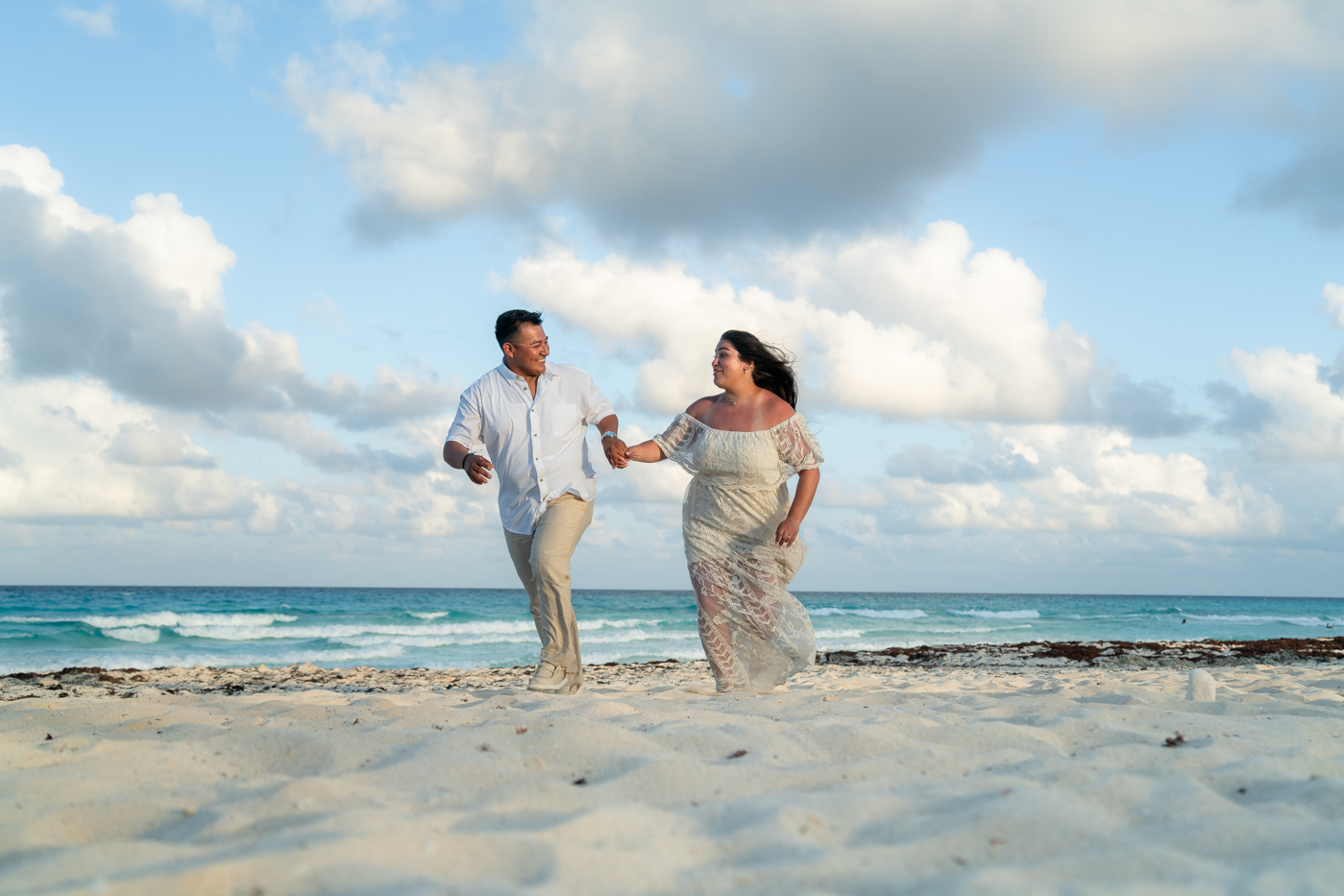 https://0201.nccdn.net/4_2/000/000/038/2d3/romantic-mariachi-proposal-in-cancu%CC%81n085.jpg