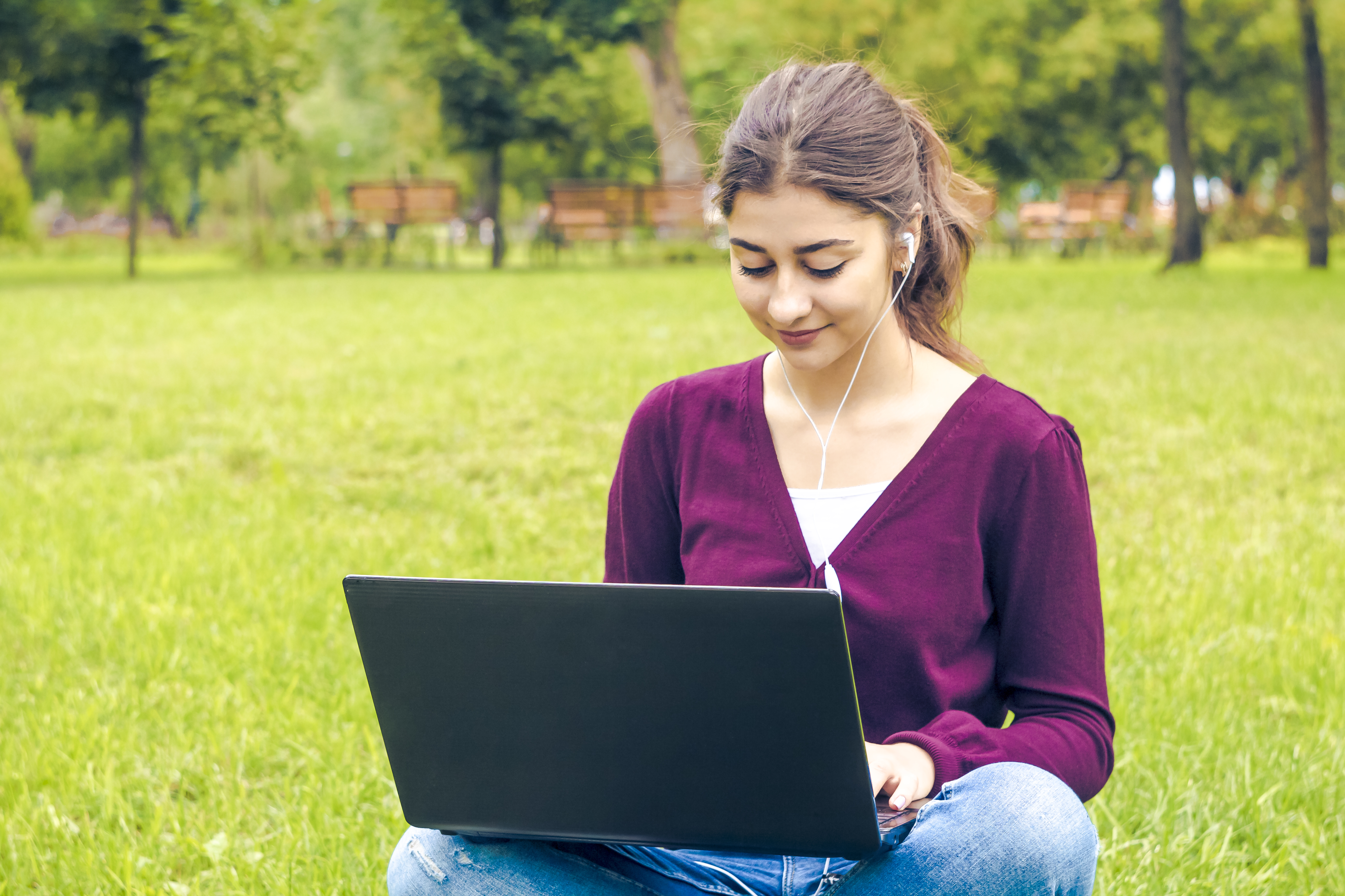 (#FFFFFF(Background.image1.alt)##AI##)