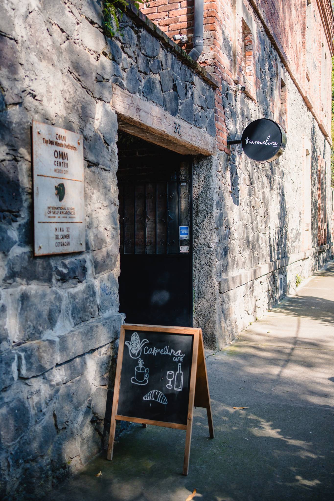 Arrival at the wedding hacienda in Cuernavaca, Mexico.