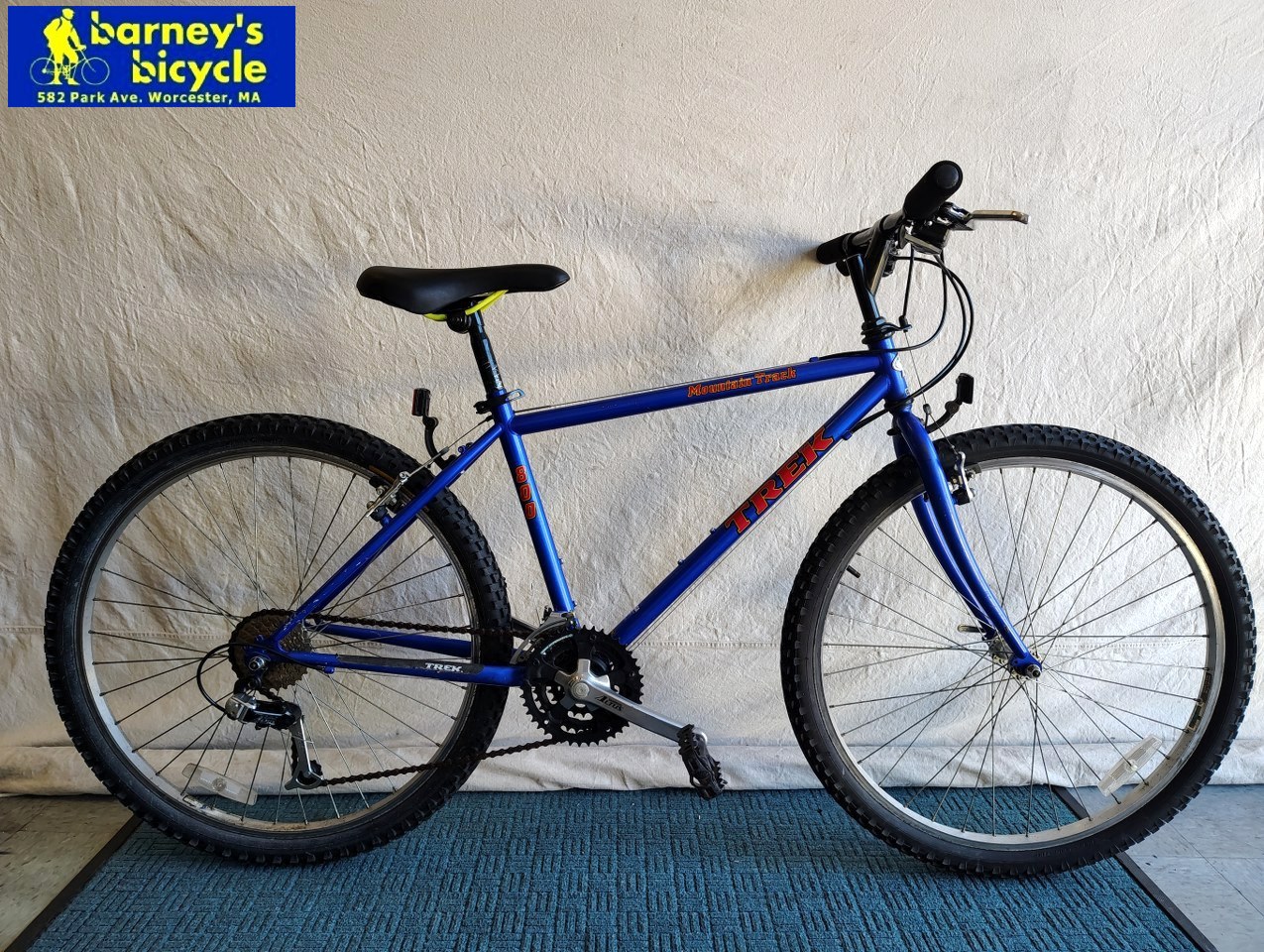 Trek 800
Wheel Size: 26" / Frame Size: 17" MD
Speeds: 21
Price: $349.00 (Pro Tuned)